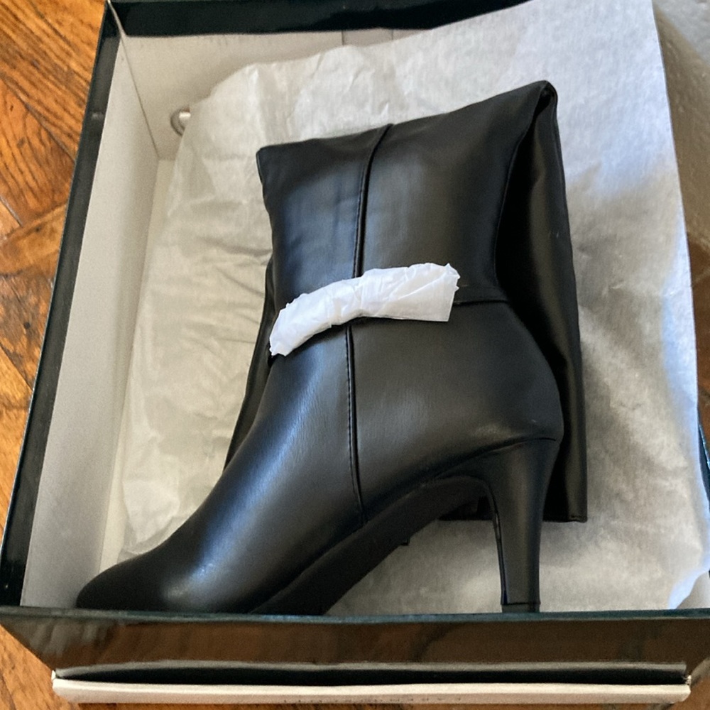 Karen Scott Black Boots